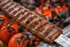 طرز تهیه کباب کوبیده حرفه‌ای بدون ریختن از سیخ + ترکیب دقیق گوشت